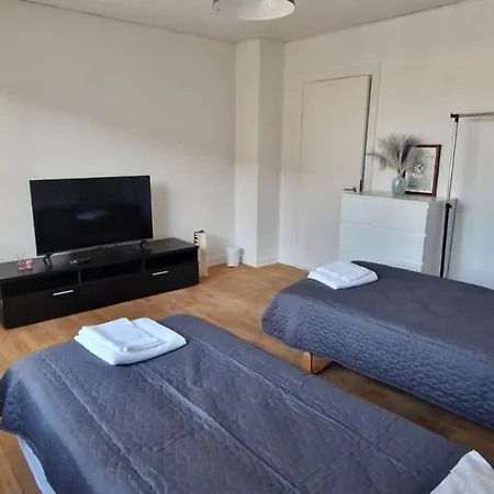 Private Rooms-shared Kitchen&bathroom- No Host On Site